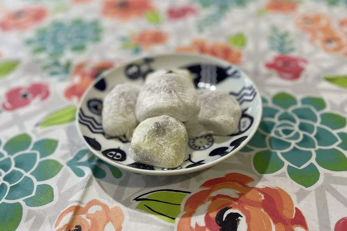中国街兴兴番薯蛋木薯糕的麻糍软糯可口。（黄靖晶摄）