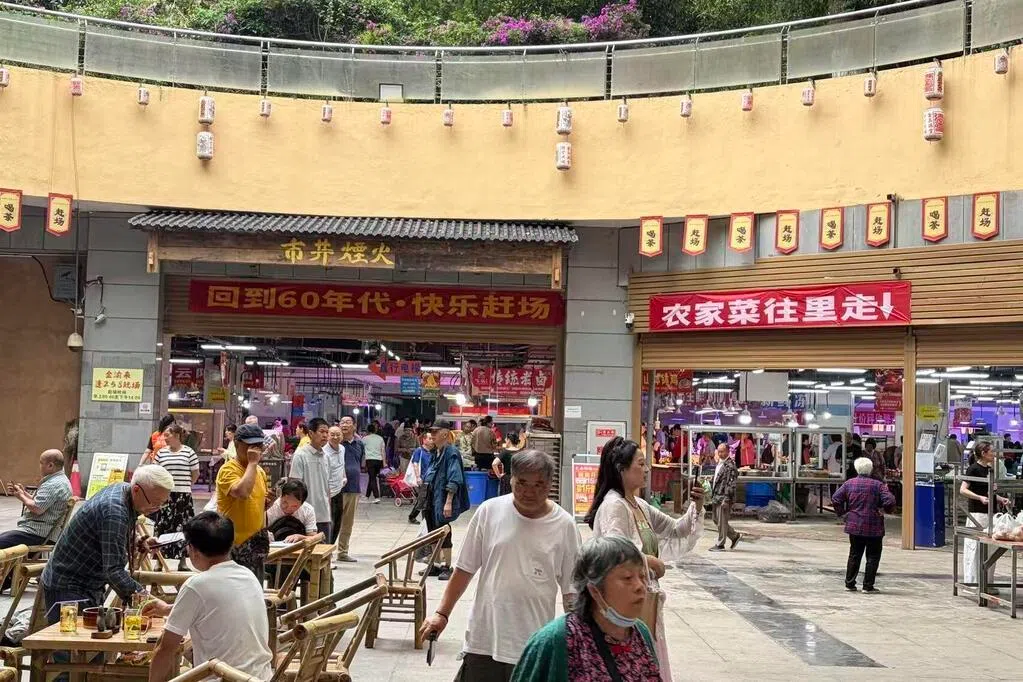 特稿：乡村“赶场”文化进入城市 超市撤退潮后的消费重构
