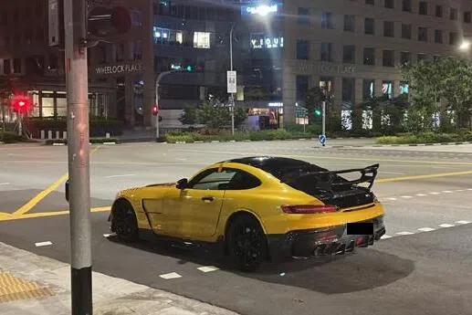 被告的车子被发现停在一个十字路口处。（取自法庭文件）