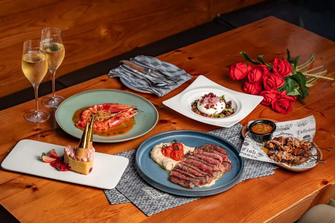 Pura Brasa五道式套餐包括布拉塔沙拉、猪肉亚沙爹、龙虾浓汤、和牛肋眼、覆盆子蛋糕和起泡酒。（餐馆提供）