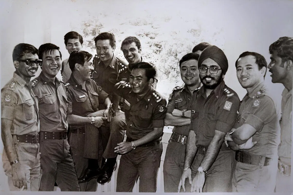 工兵部队指挥官难忘绝后岛的训练时光，前排左三是林耀平。（林耀平提供）