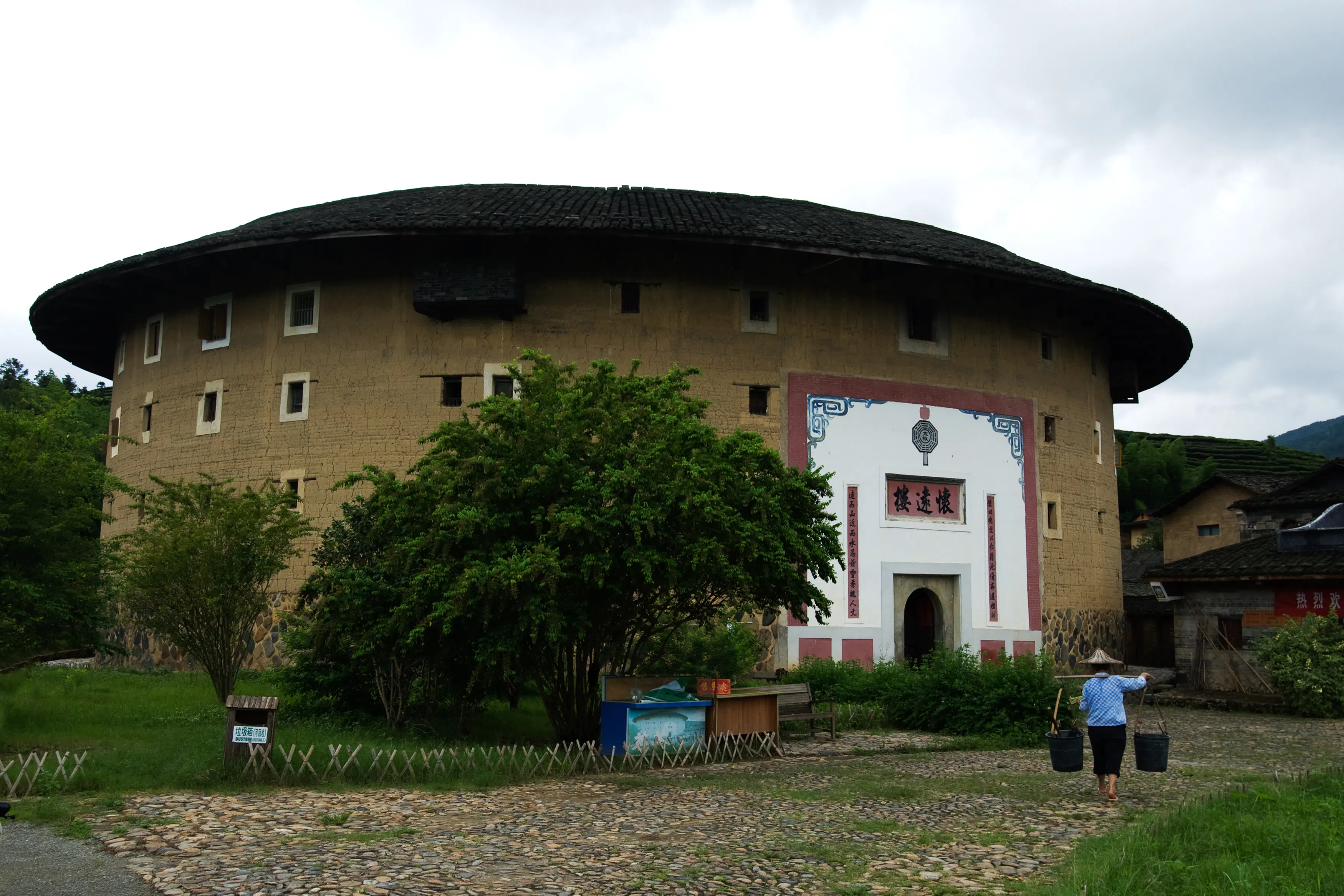 名为“怀远楼”的土楼。
