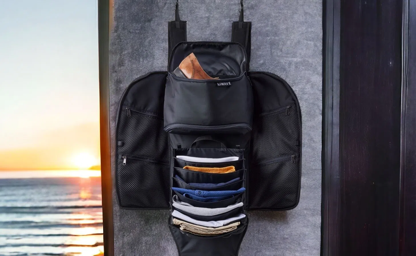 LiWave折叠旅行包可悬挂，为房间腾出更多空间。（互联网）