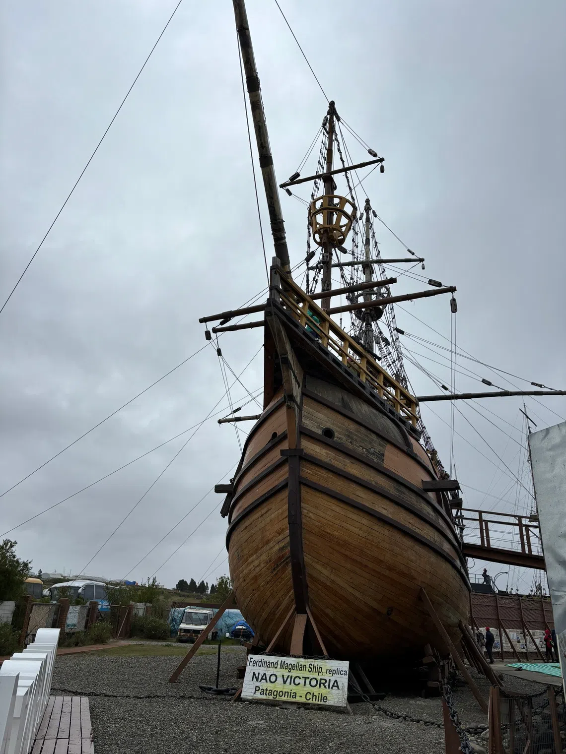 麦哲伦当年乘维多利亚号找到从太平洋通往大西洋的麦哲伦海峡，和平船沿着他的足迹，绕地球一周。（谢燕燕摄）