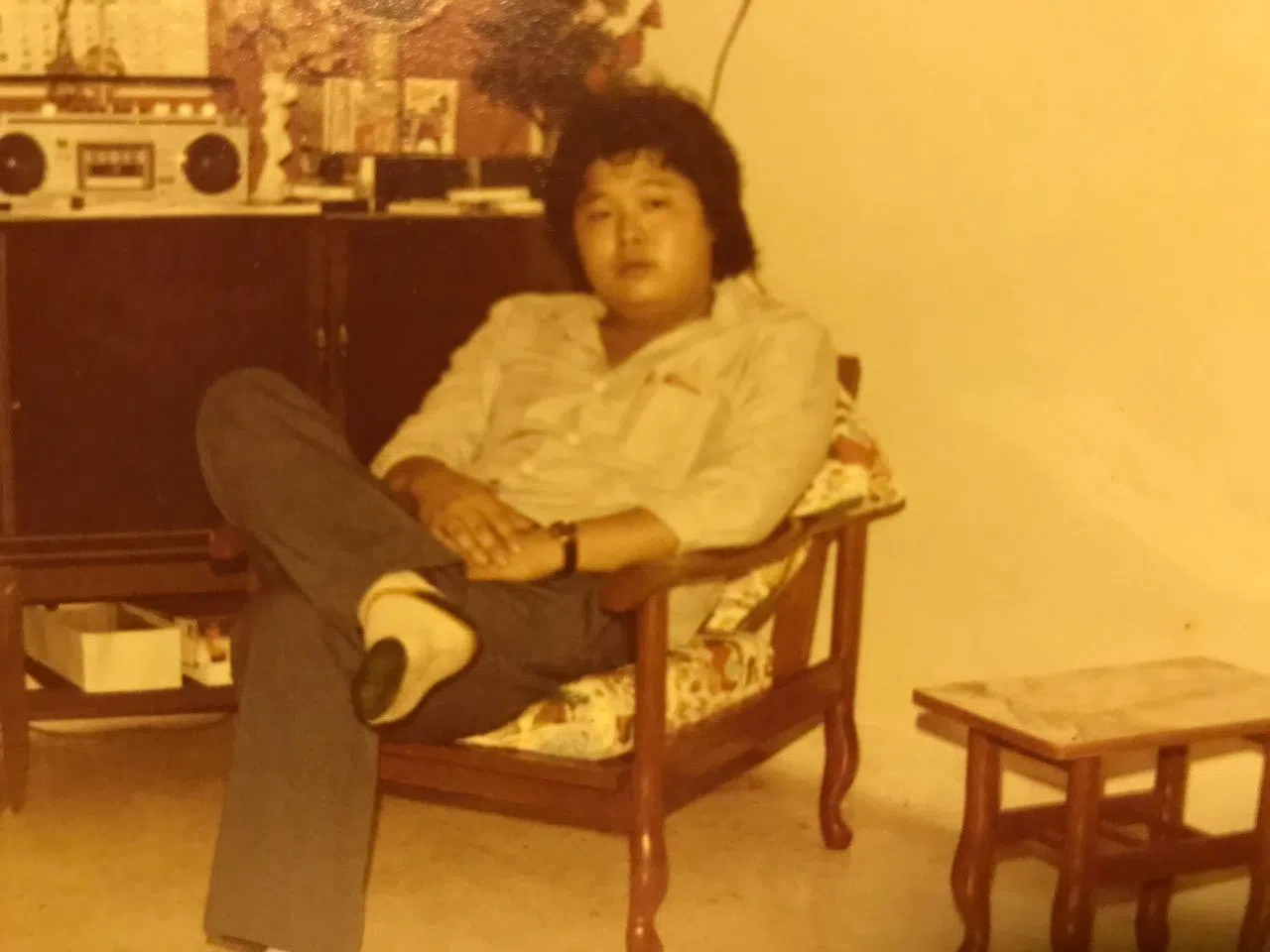 陈泉兴年轻时加入私会党，也滥用海洛英、迷幻药等毒品。这是他入伍前，约17岁的照片。（受访者提供）