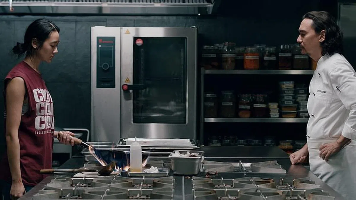 《饥饿》用食物带出社会阶级差异问题。（Netflix提供）