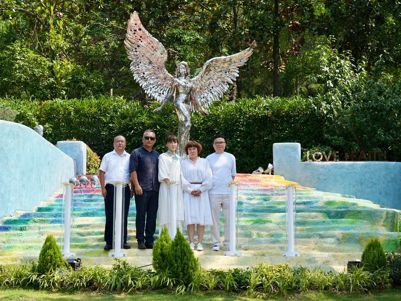 李玟家人出席她的紀念雕像揭幕。（互联网）