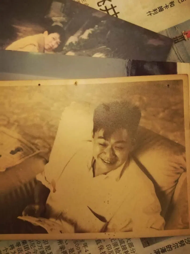 “芳华正茂20岁出头的小文青”李天葆，自嘲：““我系梁醒波。”（取自李天葆脸书／假牙摄）