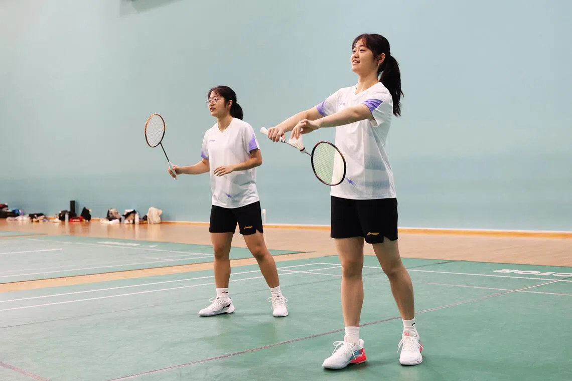 李政虹（左）去年受伤时，李政妍一度担心姐姐不想打球了。（蔡家增摄）