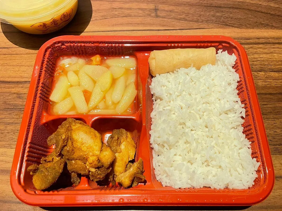 第二处隔离设施提供的早中晚三餐。