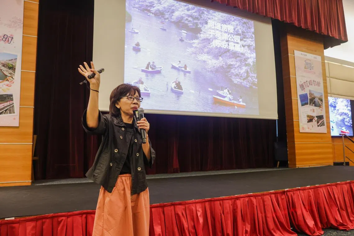 梁丽庭分享众多的樱花品种和赏樱名所。（白艳琳摄）