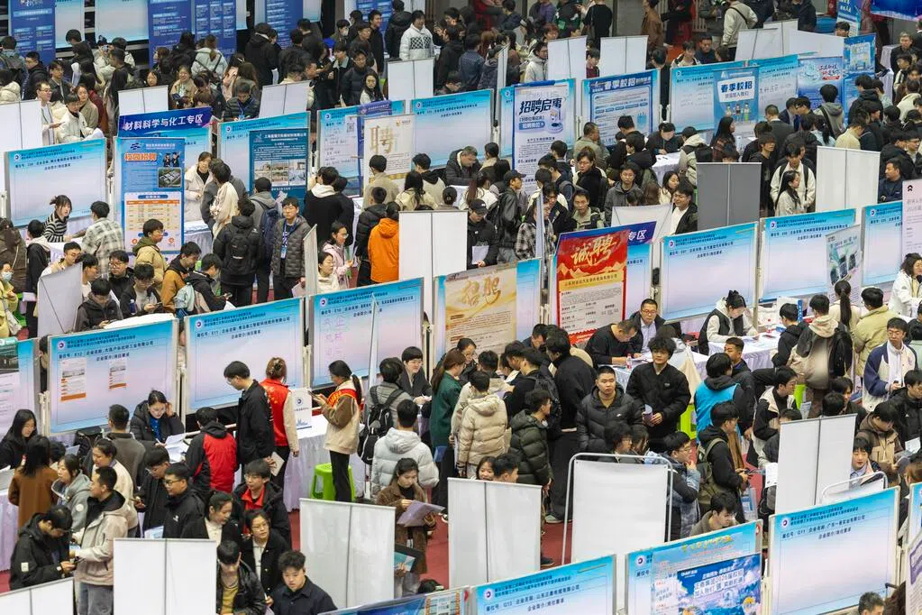 中国多所高等院校近期密集成立新学院，加快向理工科转型。