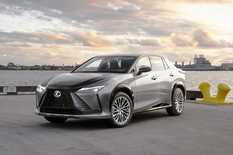 立胜RZ 450e纯电动豪华车款，一次充满电后可续航470公里。（图/Lexus）