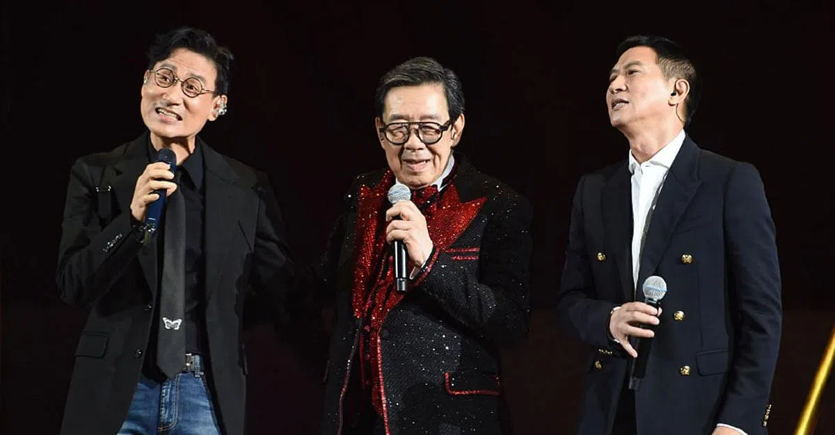 张学友、胡枫及张家辉同台合唱《情已逝》，场面温馨。（互联网）