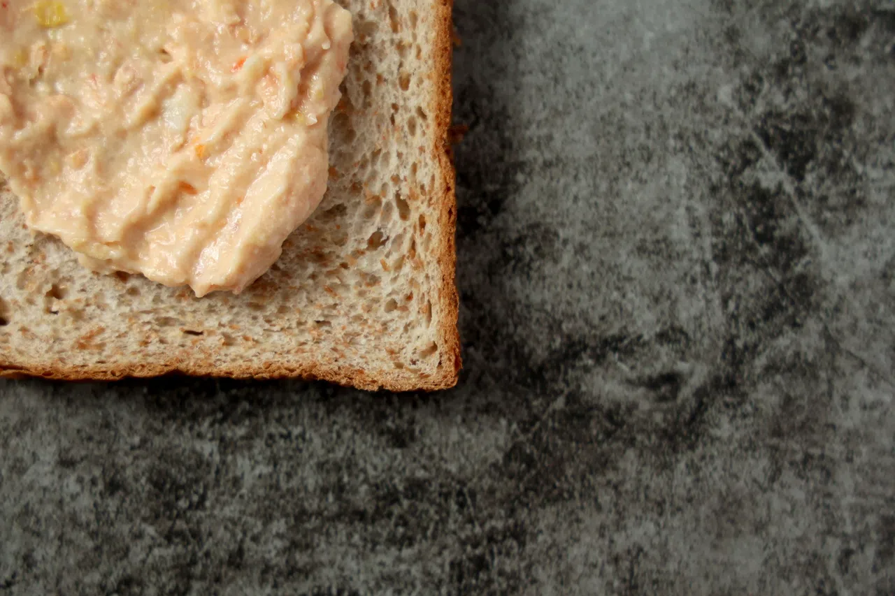 Heinz涂酱富含爽脆蔬菜，酸中带甜，配搭培根等，很合孩子的胃口。（龙国雄摄）