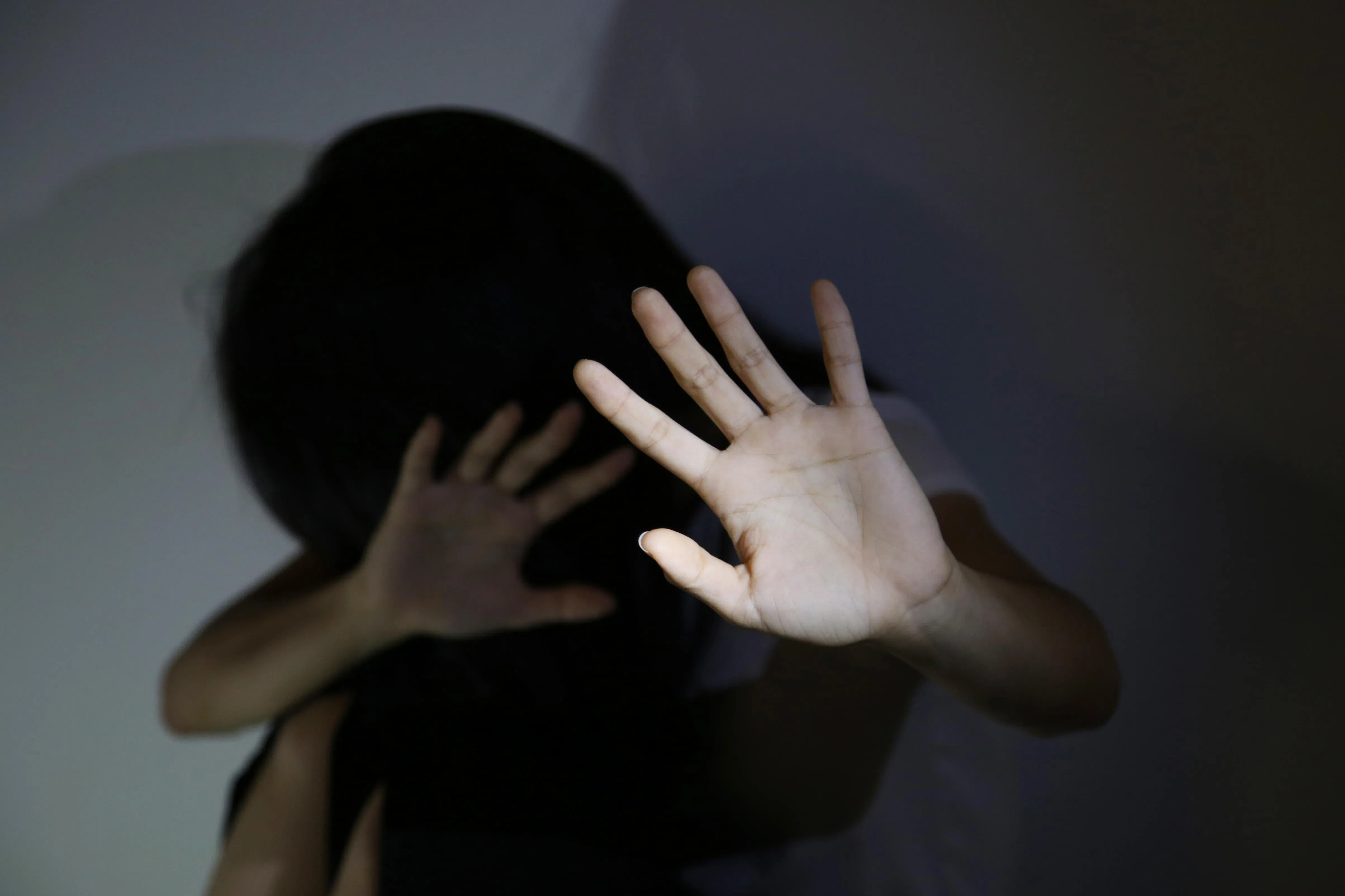 一些传统观念，可能间接使受害者深陷困境。（联合早报示意图）