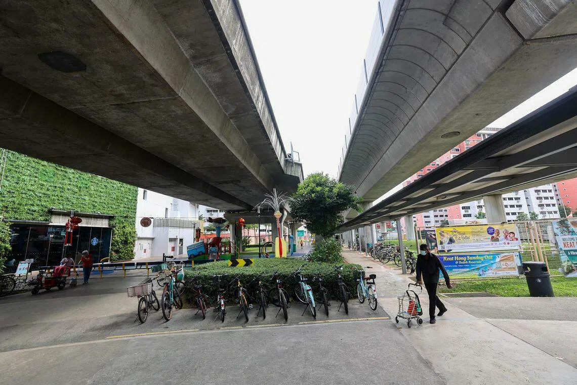 蔡厝港地铁站毗邻高架桥下的面积约6840平方米，目前的计划是探讨出租空间10年至20年，包括两年的施工期的可能性。（陈渊庄摄）