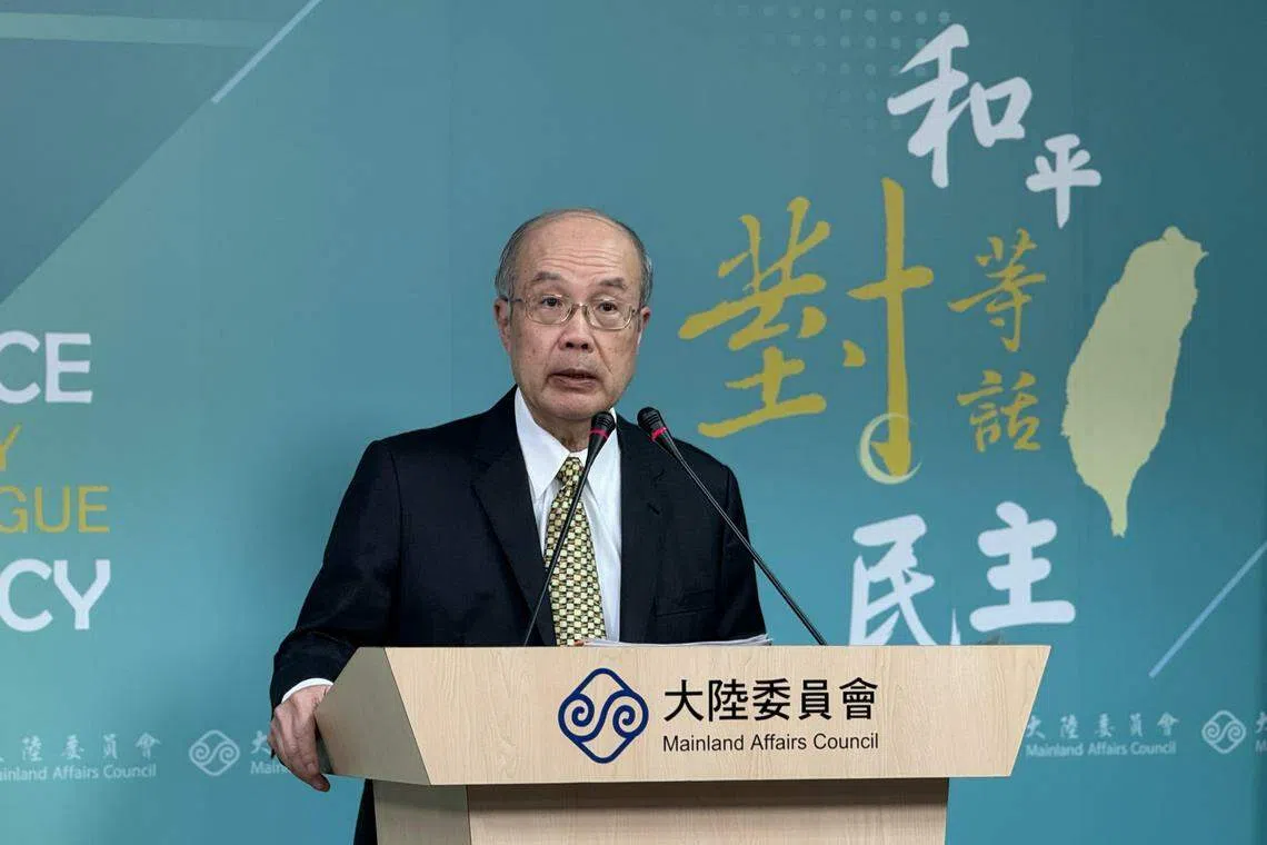 台湾陆委会发言人詹志宏4月11日在记者会上指出，前总统马英九以私人身份赴陆，无法代表所有台湾人民、也无意代表其所属政党，因此不必一字一句拆解他的话语。 （缪宗翰摄）