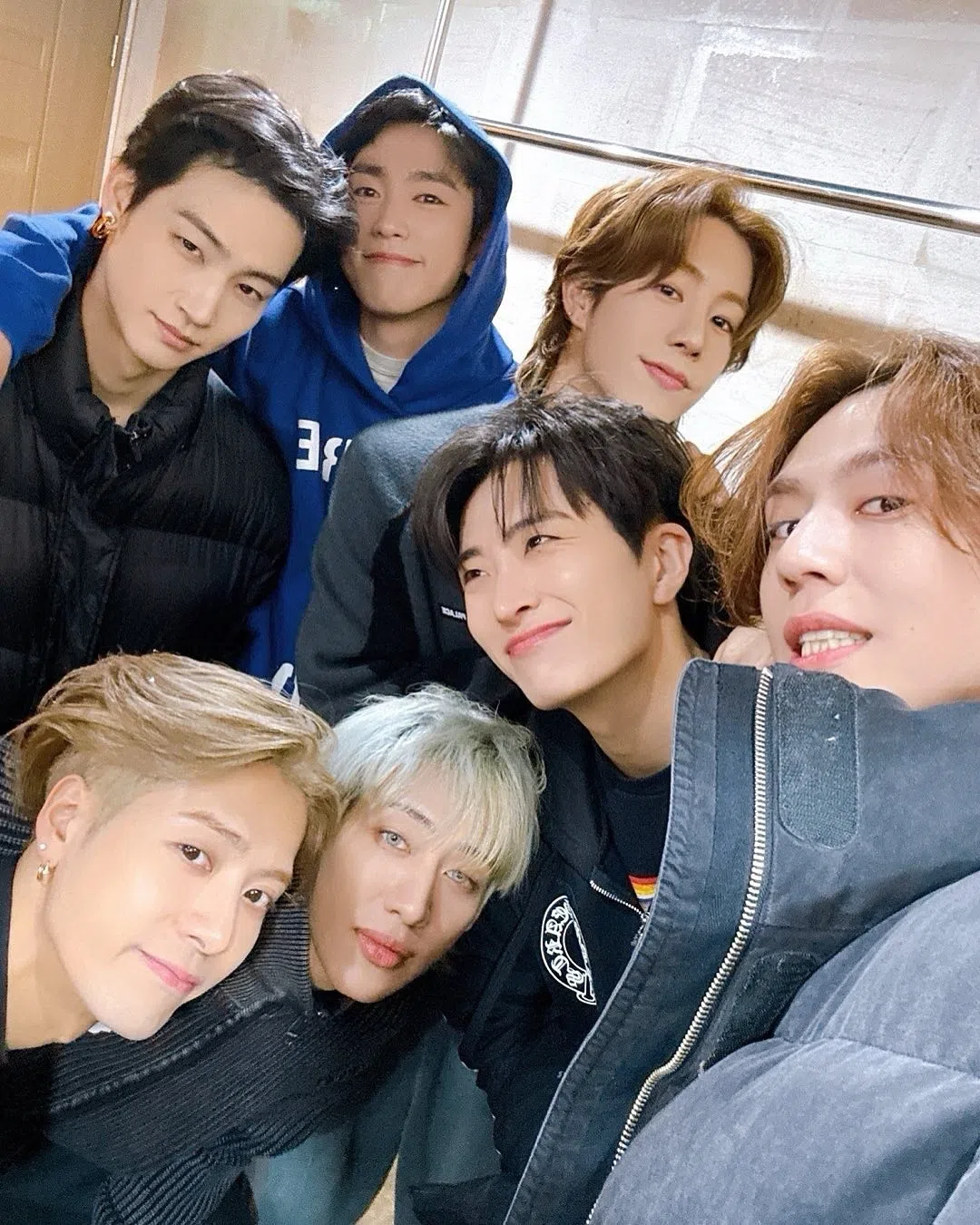 韩团Got7时隔三年发新歌，王嘉尔（前排左一）感谢成员们能再次相聚。（取自Got7 IG）