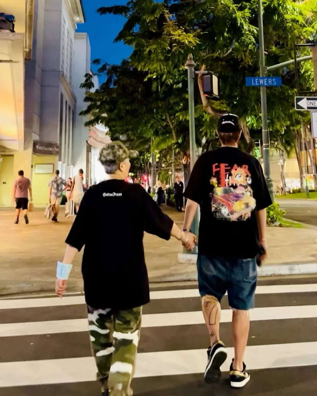 罗志祥（右）在社媒分享和妈妈去夏威夷游玩的照片。（取自罗志祥IG）