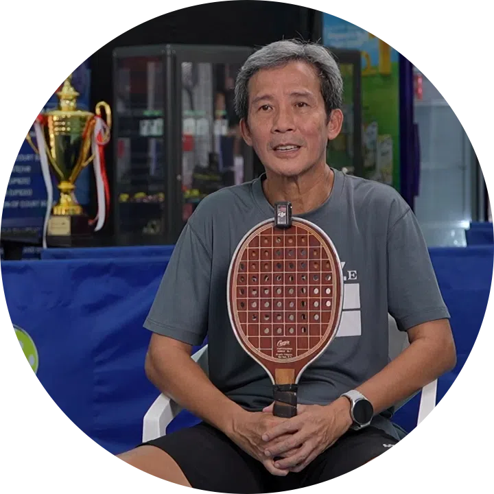 PickleliZe场地业者何书彬：希望乐龄人士可以继续打球，同时民众俱乐部也开放它的室内球场给他们打，这样子他们就不用在外面日晒雨淋，噪音也不会影响到居民。（视频截图）