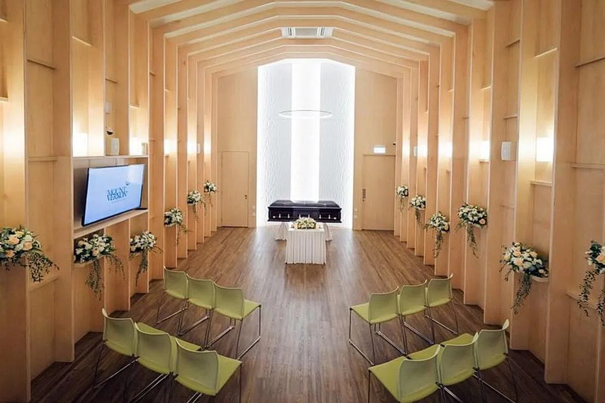 有冷气设备，清幽庄严的六星级殡仪馆“翡珑山圣所”，两度获得“AFE亚太区殡葬业大奖”。（图/受访者提供）