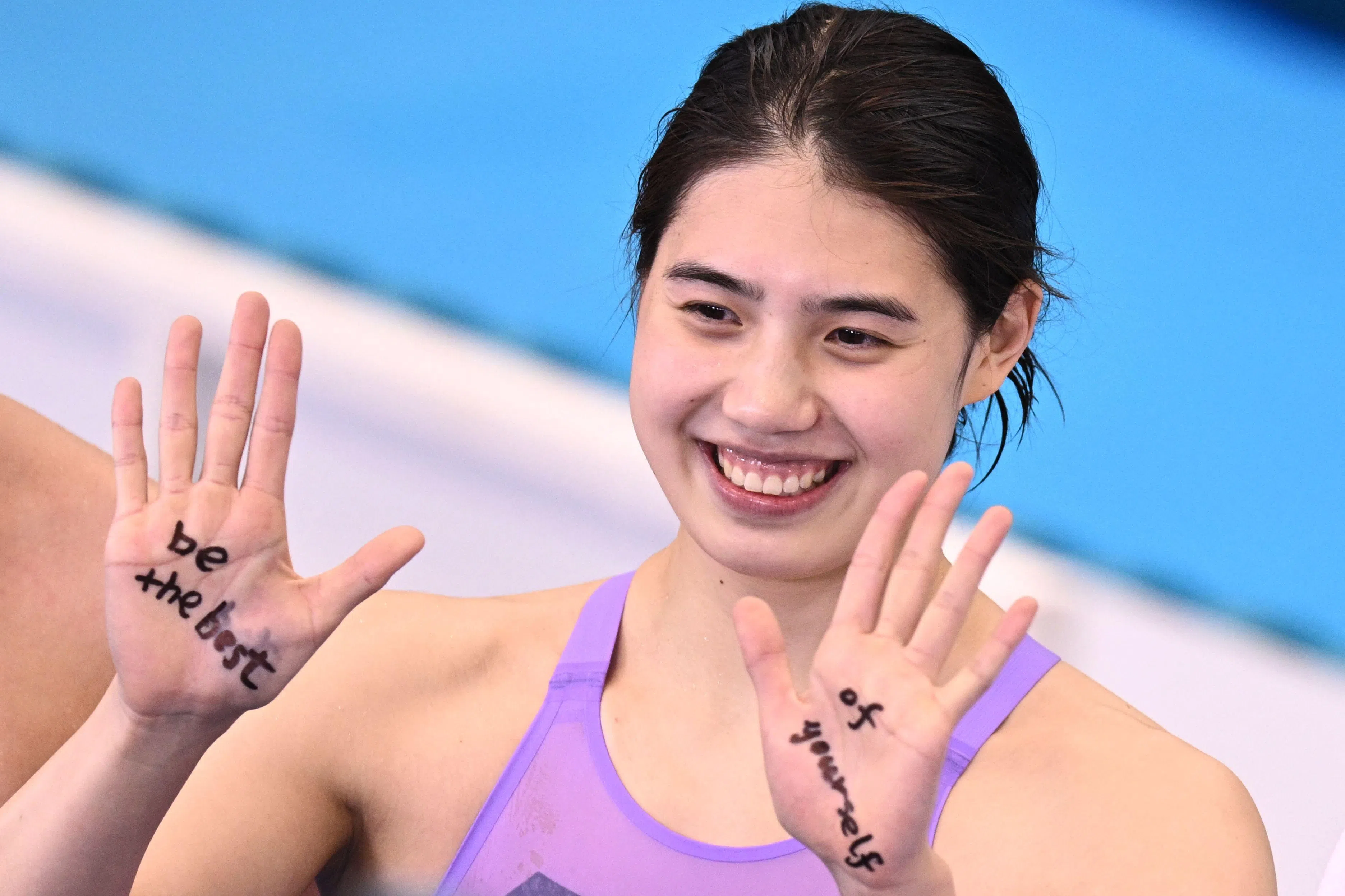 中国泳手张雨霏今年用同样的方式鼓励池江璃花子，并约好亚运会见。（法新社）