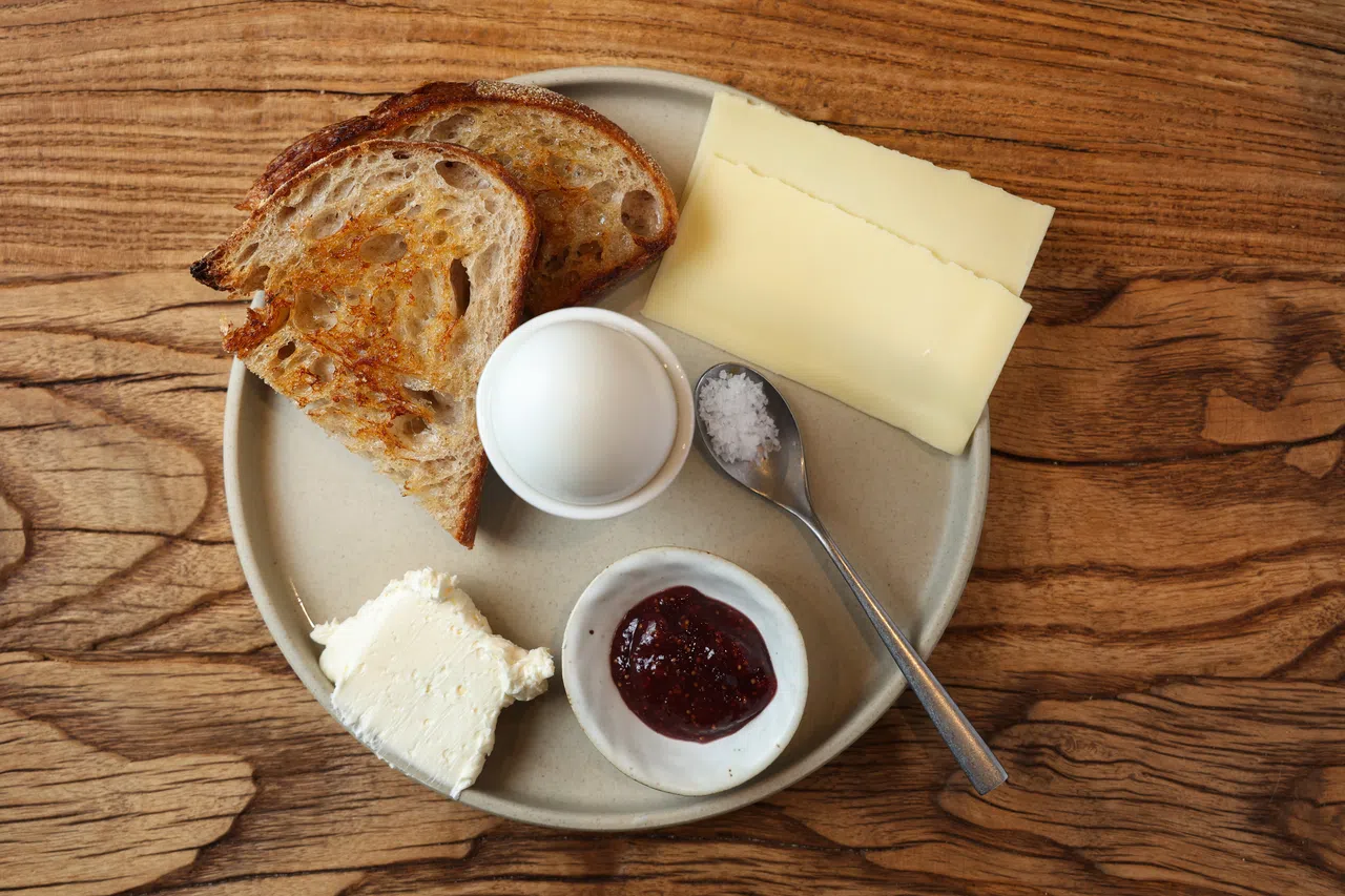 Lean & Rich Bakery酸面包北欧风早餐拼盘，让人开启一天的活力。（龙国雄摄）