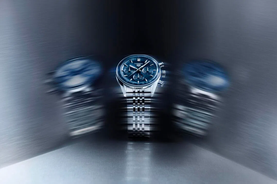 泰格豪雅41毫米精钢Carrera计时码表，表壳拉丝与抛光交错，旋入式蓝宝石透底让机芯结构成为视觉延伸。（泰格豪雅提供）