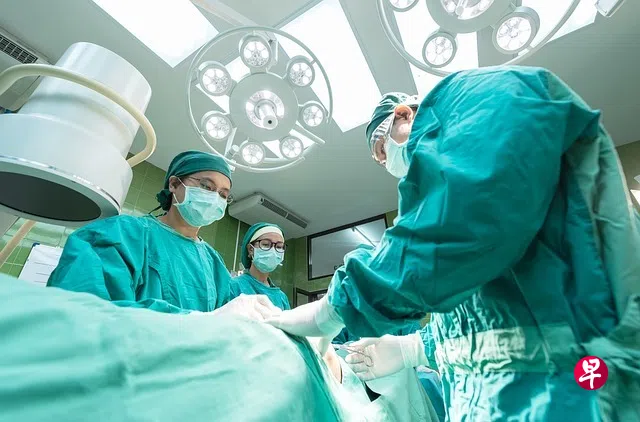 AI成外科医生“第二双眼” 全球首例实时辅助脑肿瘤切除手术