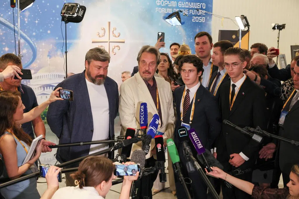 马斯克父亲：儿子与特朗普争吵源于巨大压力 必须停止