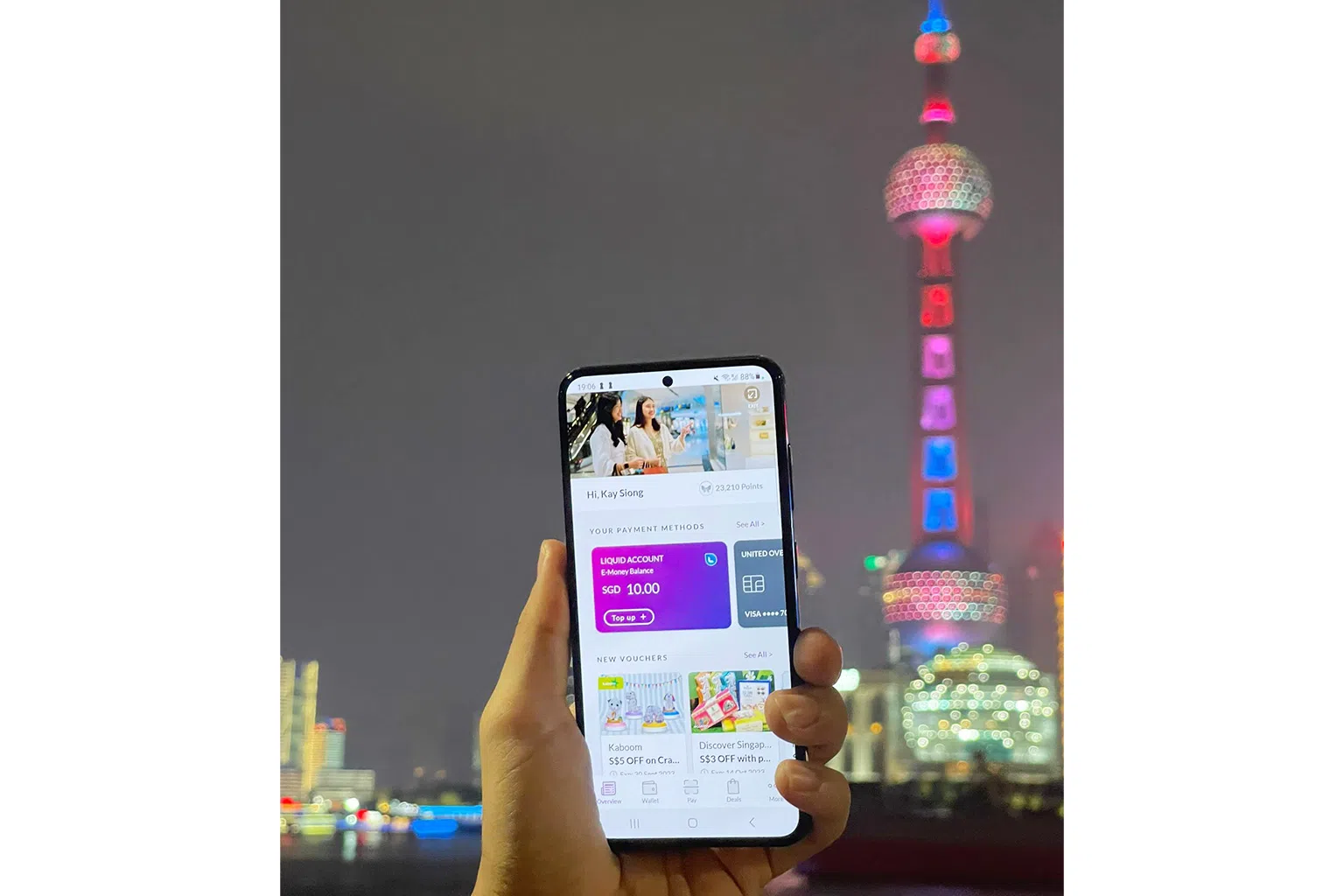 到上海中心大厦看夜景，也可使用Changi Pay买票入场。（图/商家提供）