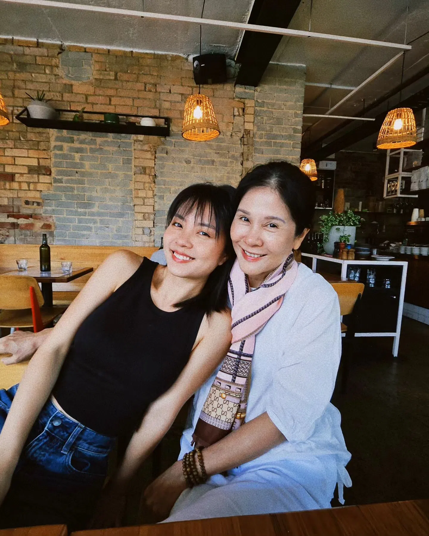 林梅娇（右）对女儿黄暄婷（左）说：“好好地享受每一个过程！”（取自林梅娇IG）