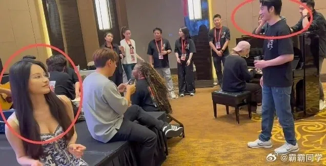 长发妹（左边红框圈出）被指是王力宏（右边红框圈出）的新欢。（取自微博）