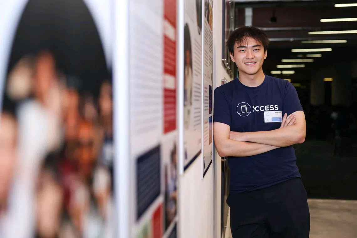 关壹平考上理工学院后对职业选择和规划感到无措，他在网上找到了非营利组织Access Singapore，并在伙伴的帮助下，找到了实习和方向。（海峡时报）