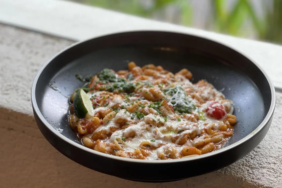 蟹肉意大利面，咸香浓郁。（黄靖晶摄）