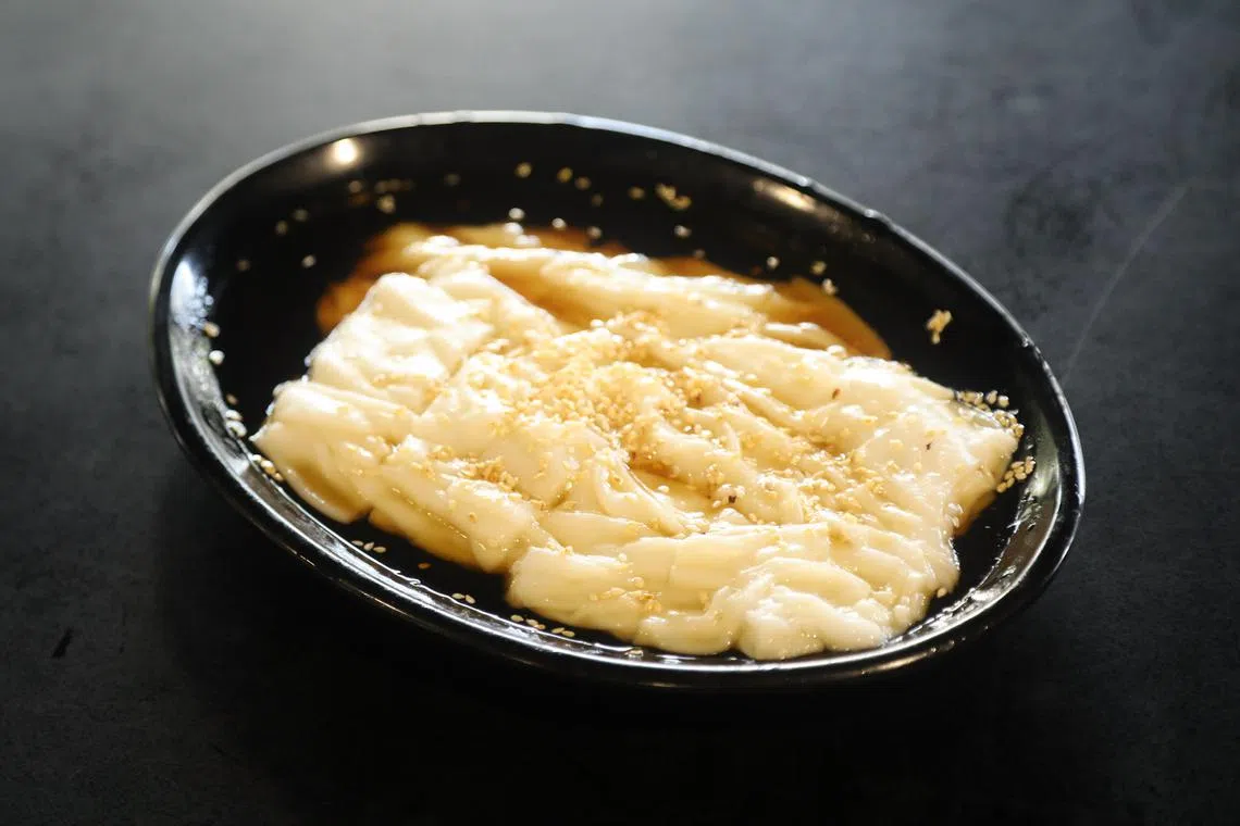原味猪肠粉，芝麻添香，入口滑嫩。（刘欣怡摄）