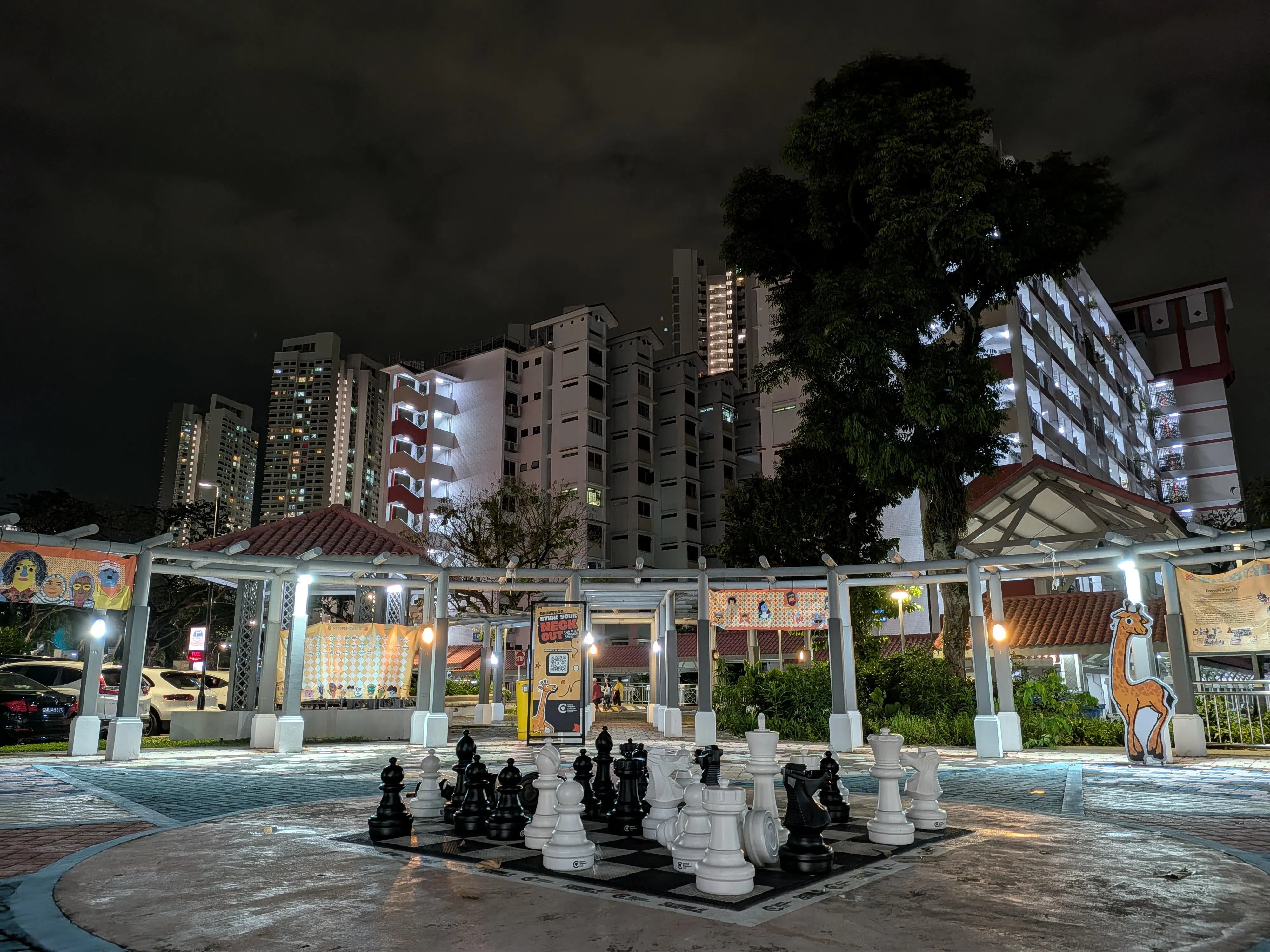 夜拍表现不错，细节清晰，亮度充足。（黄少伟摄）