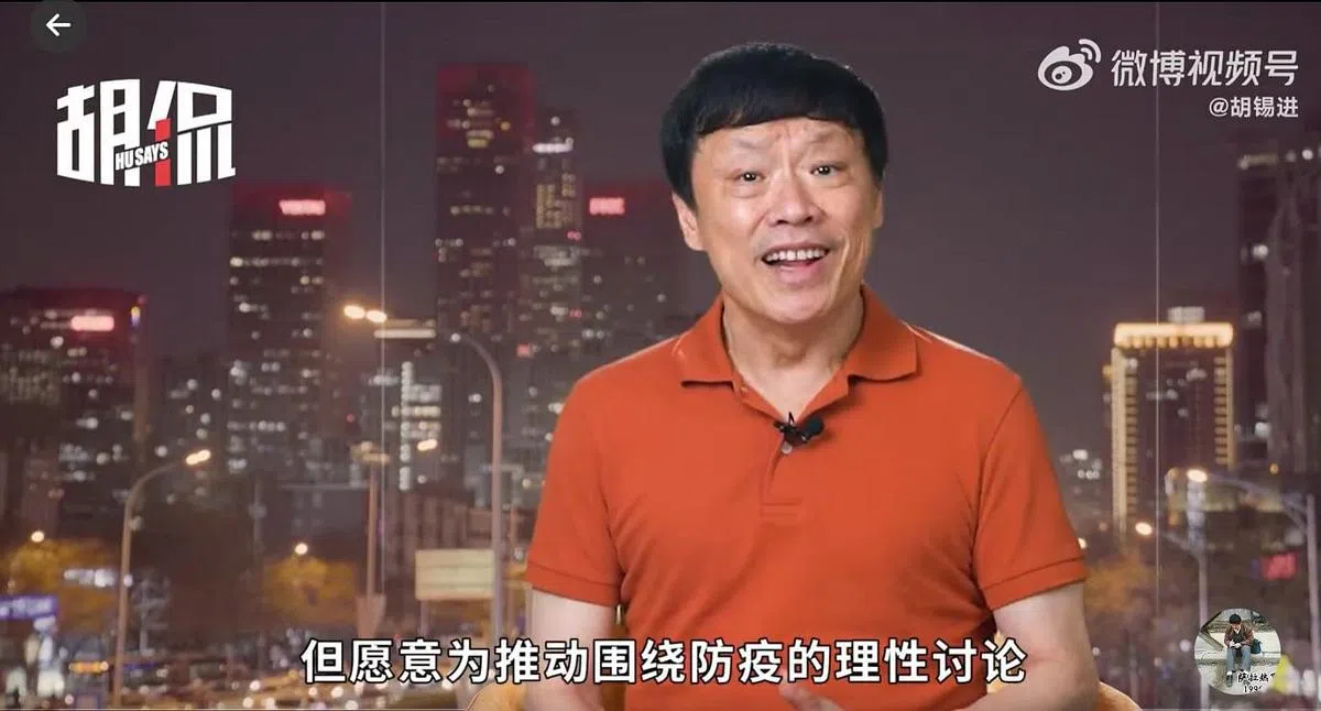 除了连续三天发文评论，胡锡进还将星期一（9月26日）的微博内容制成了《胡侃》视频发布在微博，呼吁专家应该站出来把关于防疫的讨论拉回科学轨道，并称自己“愿意为推动围绕防疫的理性讨论尽一点绵薄之力”。（视频截取）