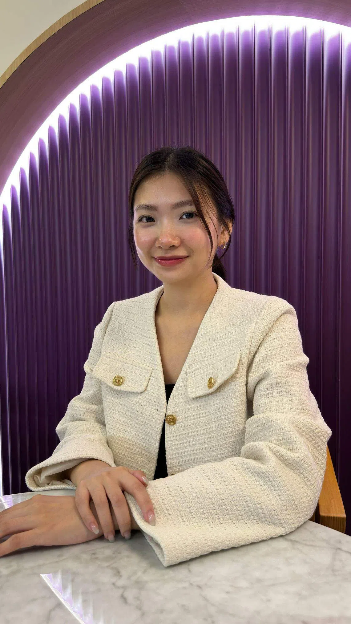 学生健康顾问朱兆琦在两所中学服务，至今已辅导50名至80名吸电子烟的学生。辅导过程不会有教师和家长插手，所以学生可以敞开心扉跟她谈。（保健促进局提供）