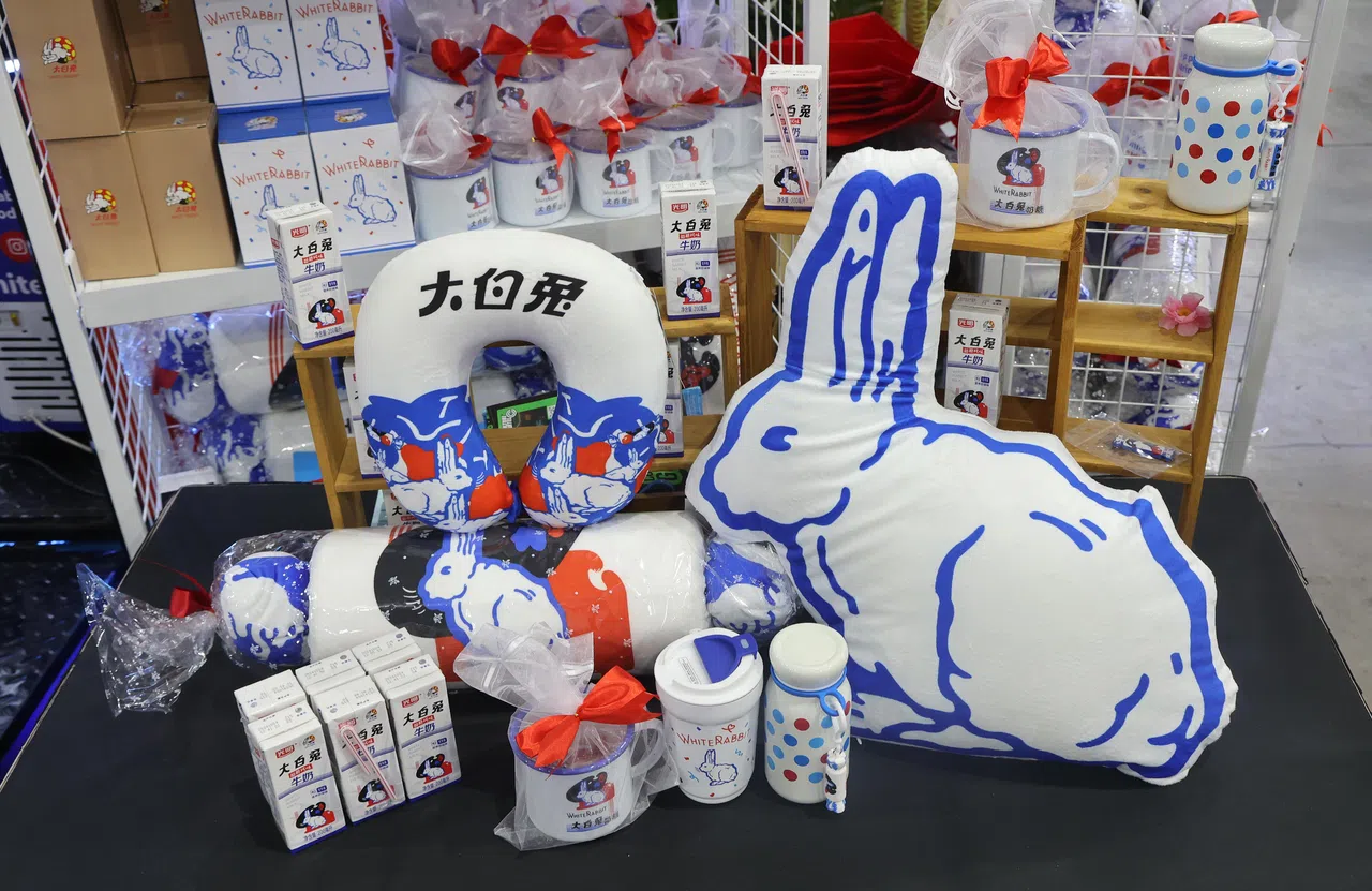 大白兔设在Culture Cartel的展柜，文创品种类齐全。（唐家鸿摄）