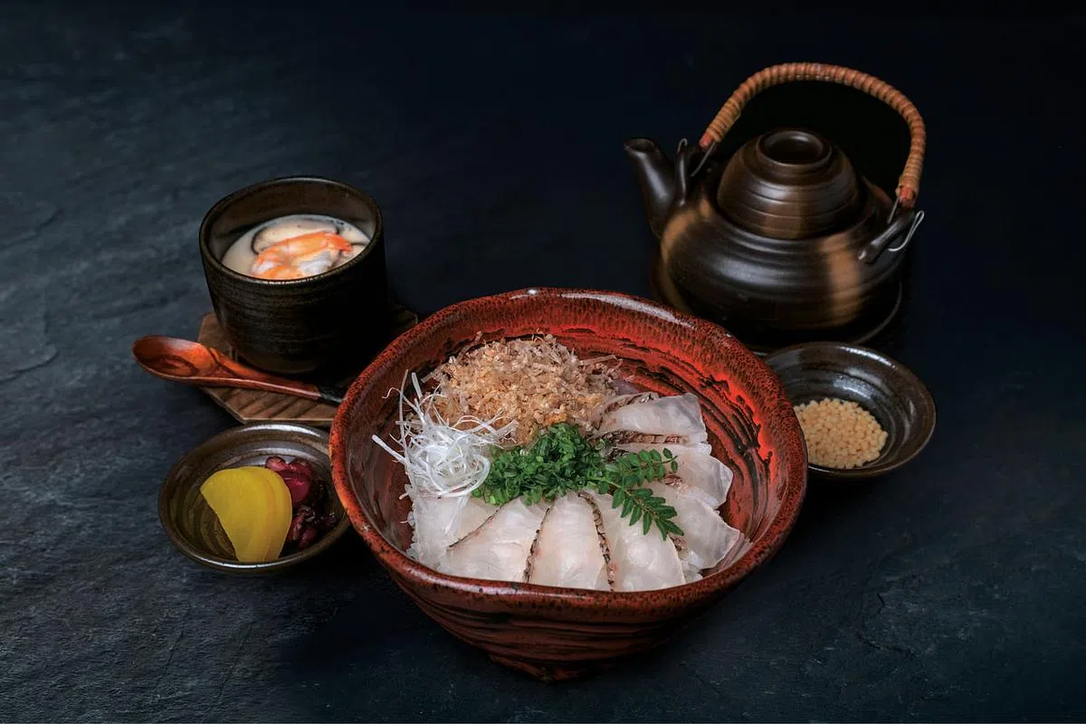 千两的茶泡饭午餐套餐清甜鲜美。（餐馆提供照片）