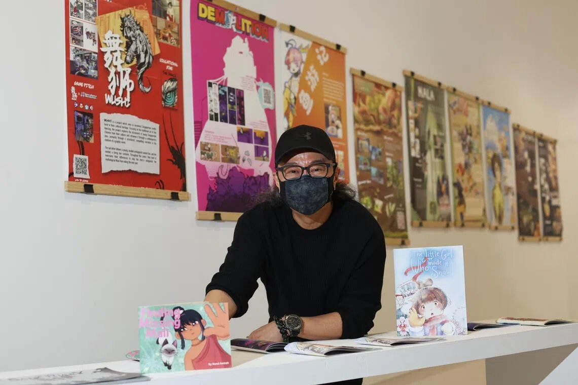 丘睿平日上课常戴口罩，学生说能从他授课的眼神里看到对艺术的“火”（passion）。（陈渊庄摄）