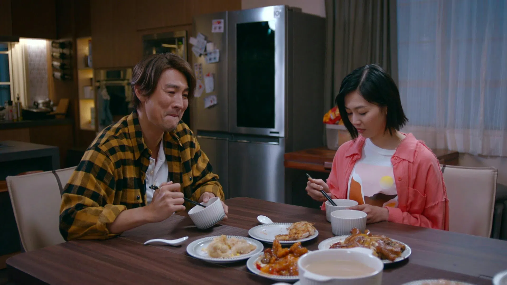 郭柏妍说剧中的爸爸谭俊彦是很好的前辈，愿意花时间跟她讨论剧情。（互联网）