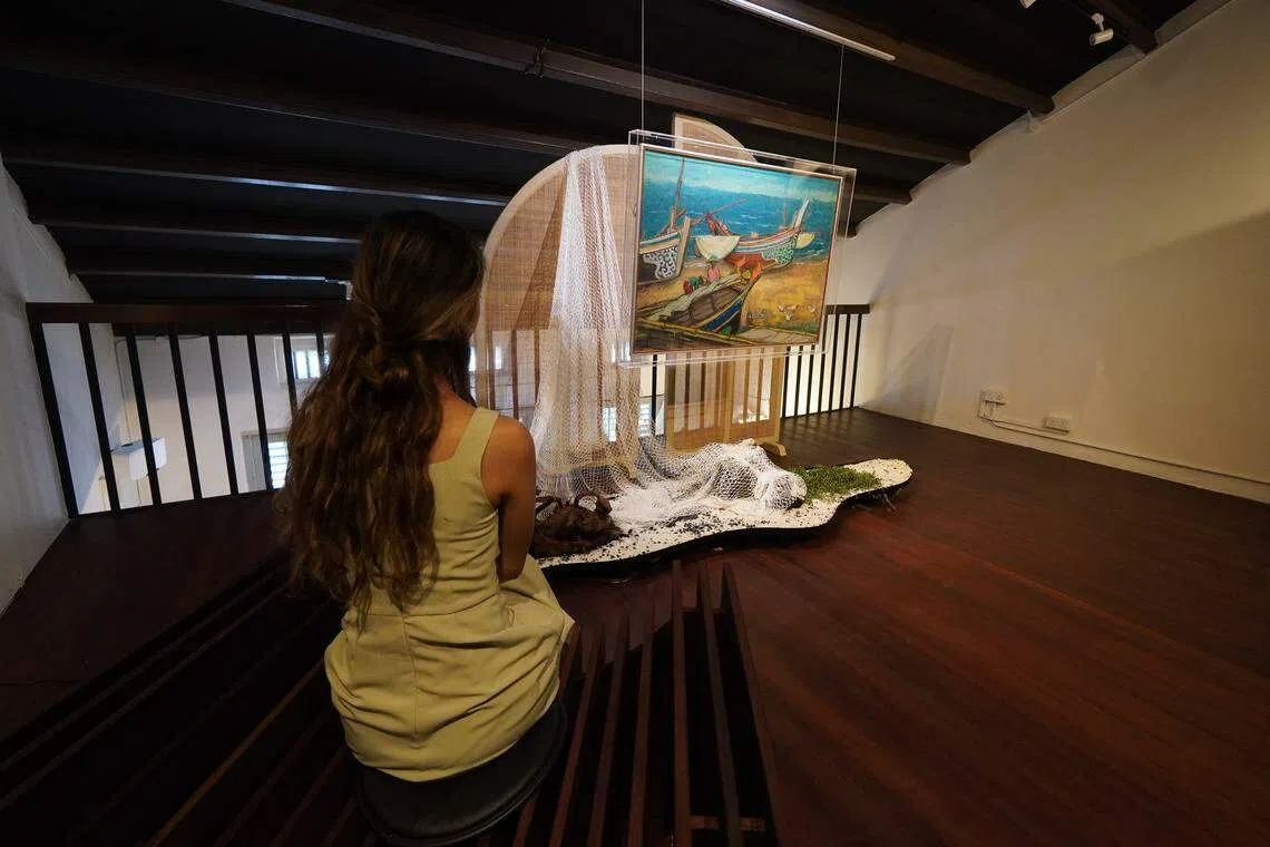 木制的椅子像极了早期的南洋船帆。（王昀诗摄）