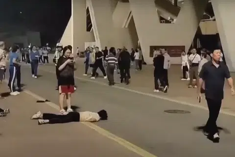 【视频】珠海越野车冲撞35死43重伤 嫌犯自残昏迷