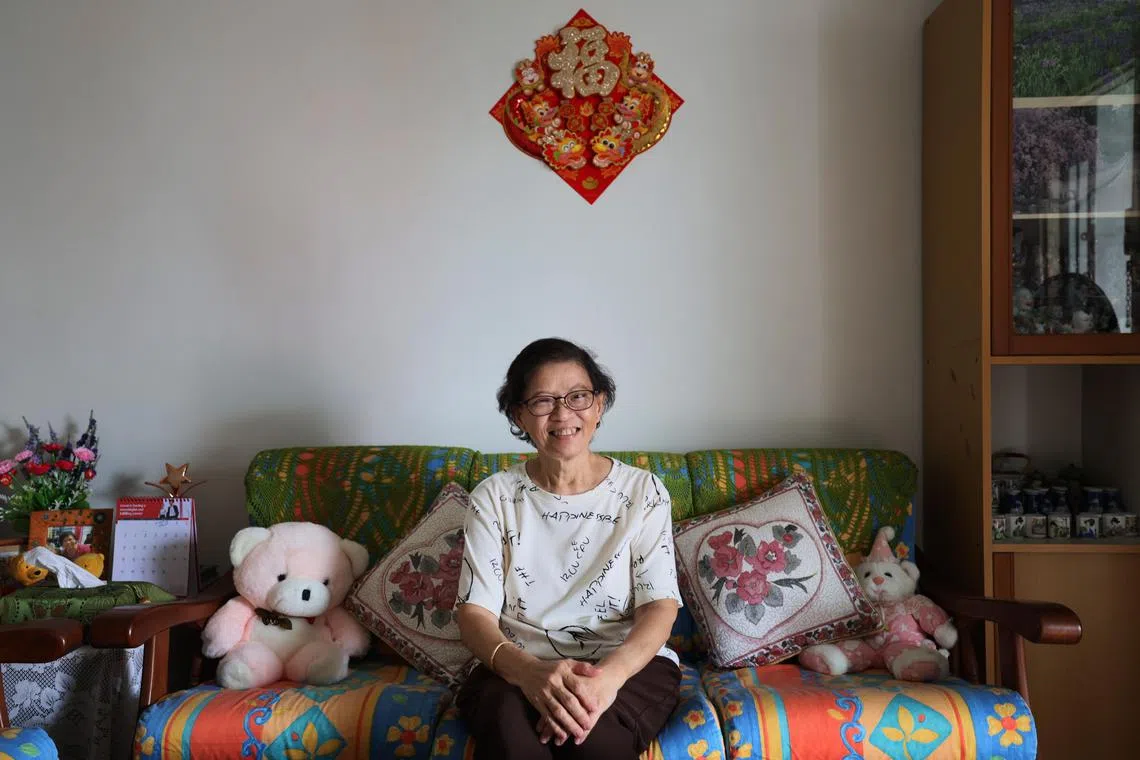 杨玉算积极对待独居生活，日常作息很有规律。（龙国雄摄）