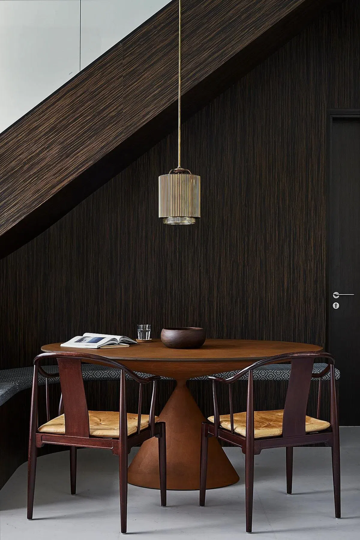 用餐区采用从浅到深的褐色，呈现和谐的视觉效果。（Atelier Here提供图片）