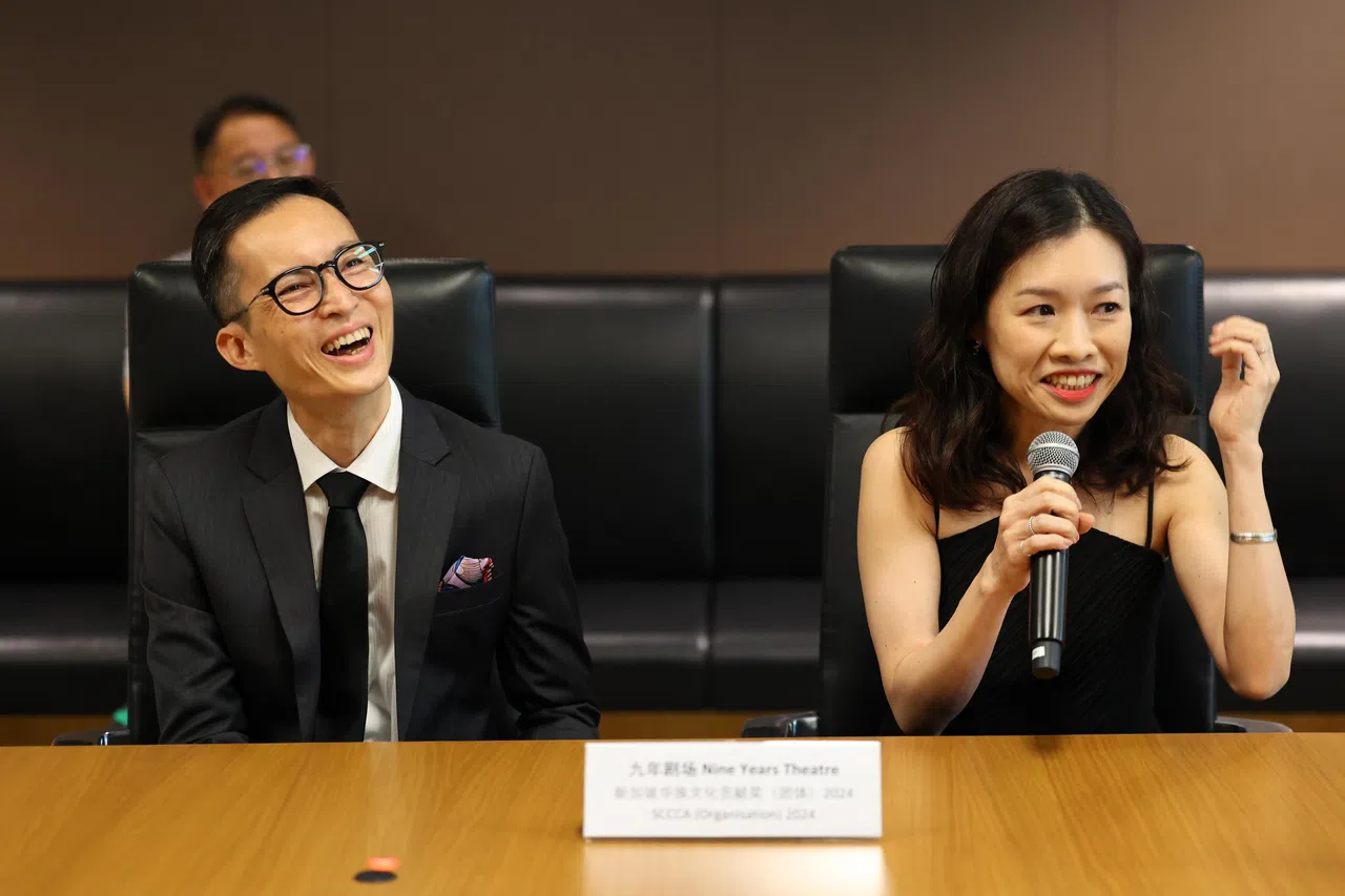谢燊杰（左）和徐山淇是九年剧场的联合创办人，两人分别担任艺术总监和剧团总监。（何家俊摄）