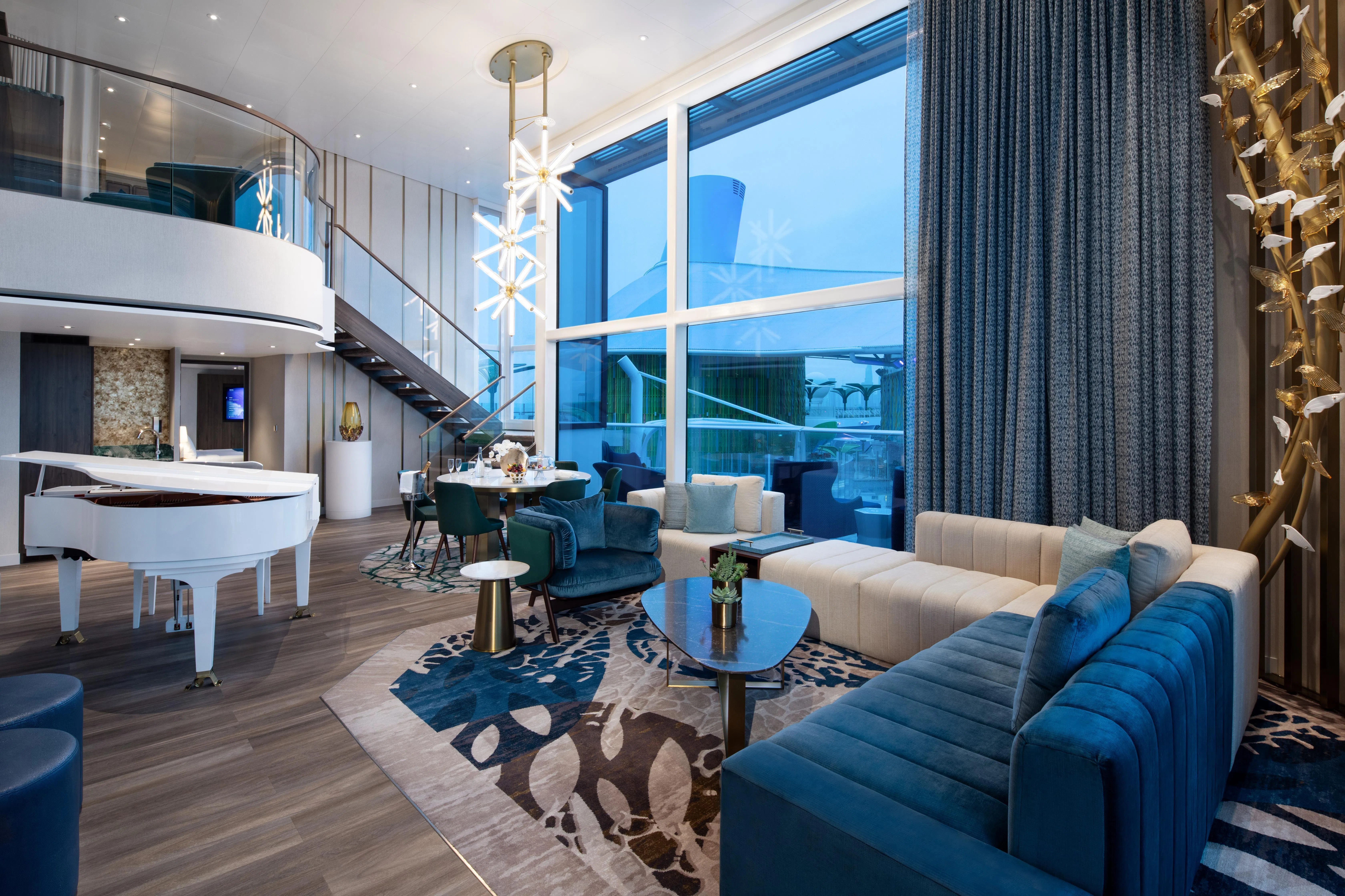 皇家阁楼套房是“海洋之星号”上最高级别奢华的两层海景别墅。（皇家加勒比游轮公司）